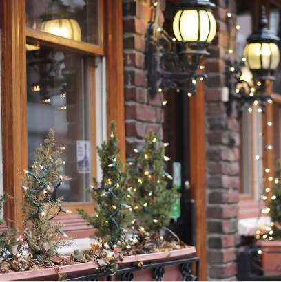 20 идей украшения рождественской елки на 2025 год